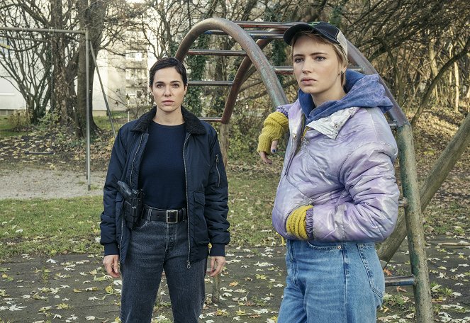 Polizeiruf 110 - Season 51 - Das Licht, das die Toten sehen - Photos - Verena Altenberger, Zoë Valks