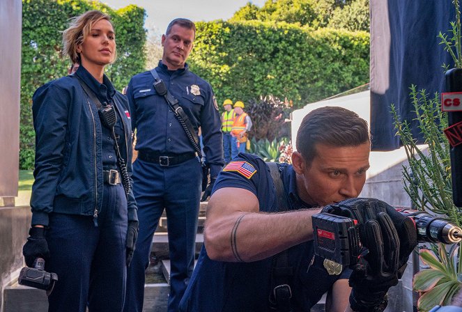 911 L.A. - Season 5 - Elszalasztott pillanatok - Filmfotók - Arielle Kebbel, Peter Krause, Oliver Stark