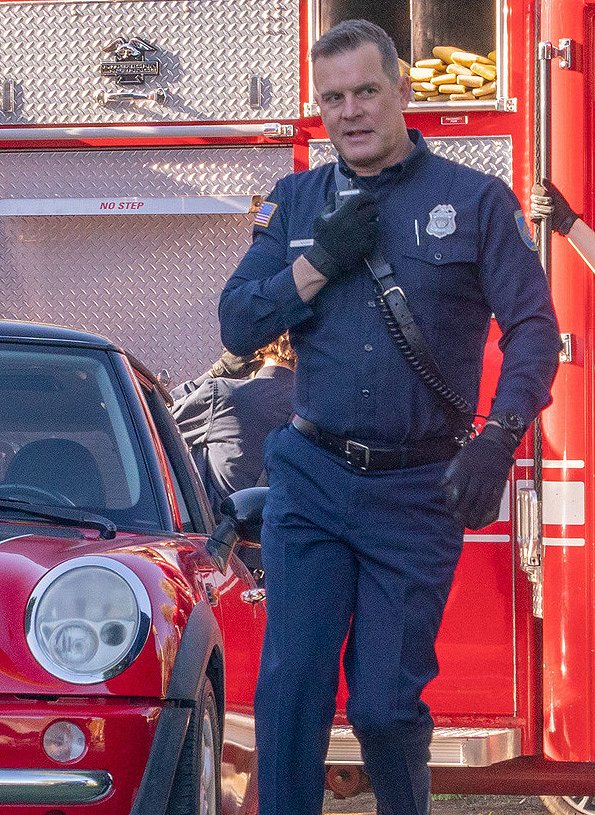 911 L.A. - Elszalasztott pillanatok - Filmfotók - Peter Krause