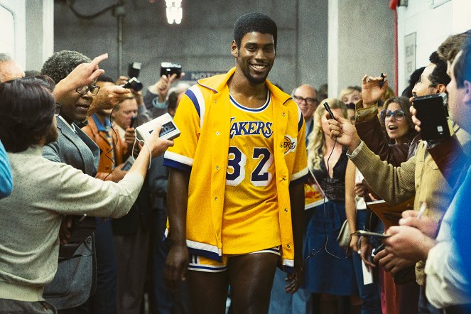 Lakers: Vzestup dynastie - Don't Stop 'Til You Get Enough - Z filmu - Quincy Isaiah