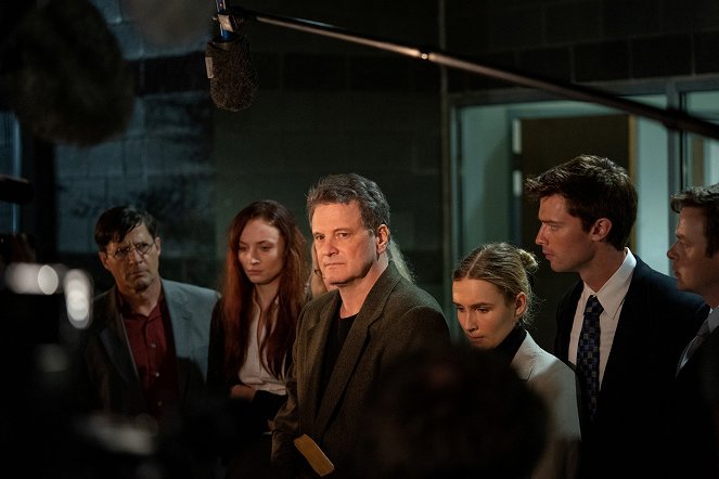 The Staircase - Notruf - Filmfotos - Tim Guinee, Sophie Turner, Colin Firth, Olivia DeJonge, Patrick Schwarzenegger