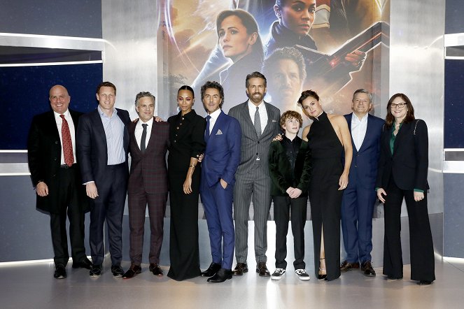 O Projeto Adam - De eventos - The Adam Project World Premiere at Alice Tully Hall on February 28, 2022 in New York City - Don Granger, David Ellison, Mark Ruffalo, Zoe Saldana, Shawn Levy, Ryan Reynolds, Walker Scobell, Jennifer Garner, Ted Sarandos, Dana Goldberg