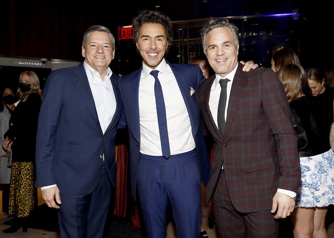 Projekt Adam - Z akcií - The Adam Project World Premiere at Alice Tully Hall on February 28, 2022 in New York City - Ted Sarandos, Shawn Levy, Mark Ruffalo