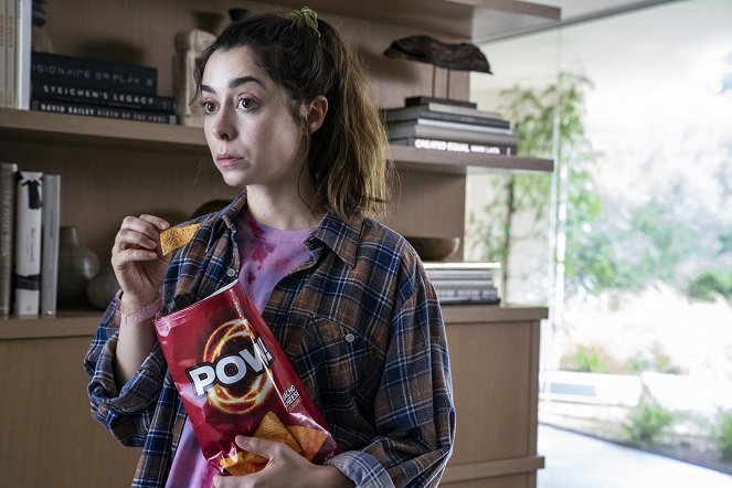 Made for Love - Diane... We're in Trouble - Photos - Cristin Milioti
