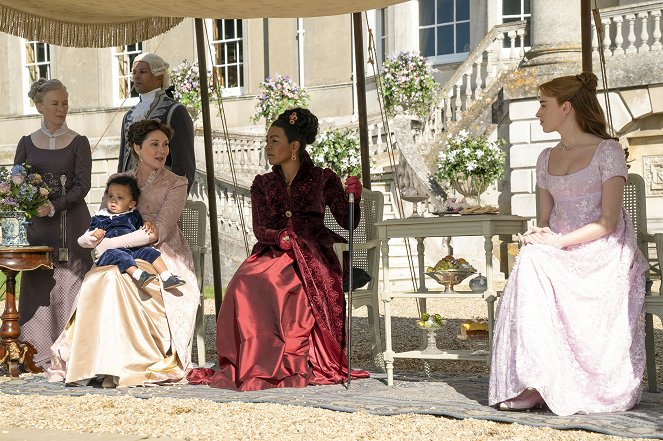 Bridgerton - The Viscount Who Loved Me - Photos - Ruth Gemmell, Adjoa Andoh, Phoebe Dynevor