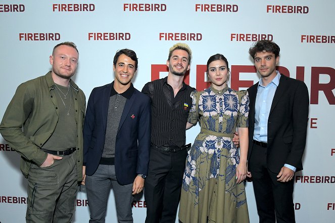 Tulilind - Z imprez - "Firebird" Los Angeles premiere at DGA Theater Complex on April 26, 2022 in Los Angeles, California