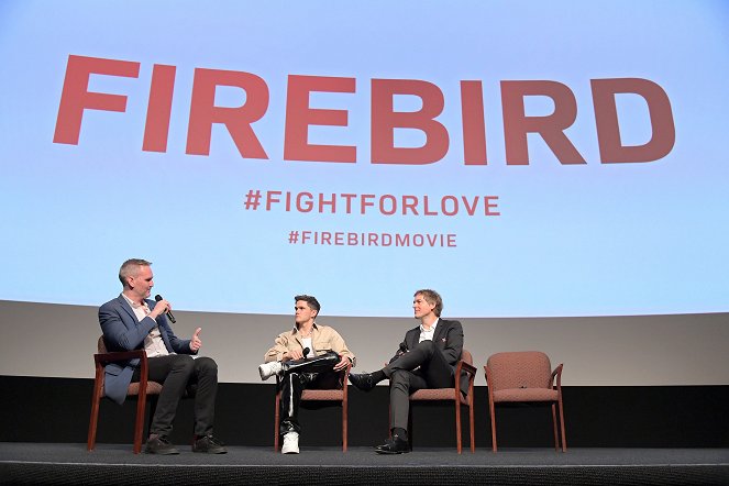 Tulilind - Eventos - "Firebird" Los Angeles premiere at DGA Theater Complex on April 26, 2022 in Los Angeles, California