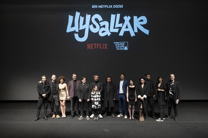 La familia Uysal - Eventos - 'Wild Abandon' (‘Uysallar’) Netflix Screening at the Atlas Cinema, Istanbul March 26, 2022
