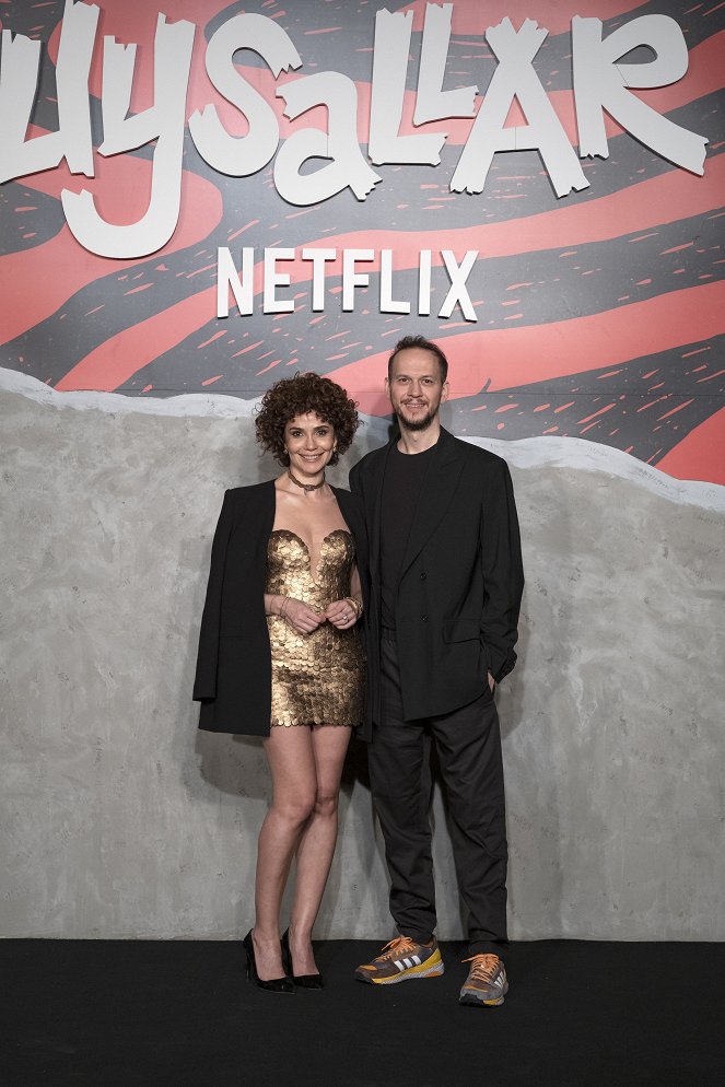 Podwójne życie Uysalów - Z imprez - 'Wild Abandon' (‘Uysallar’) Netflix Screening at the Atlas Cinema, Istanbul March 26, 2022