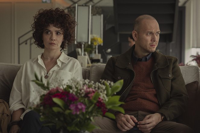 Dvojí život jedné rodiny - Epizoda 7 - Z filmu - Songül Öden, Öner Erkan