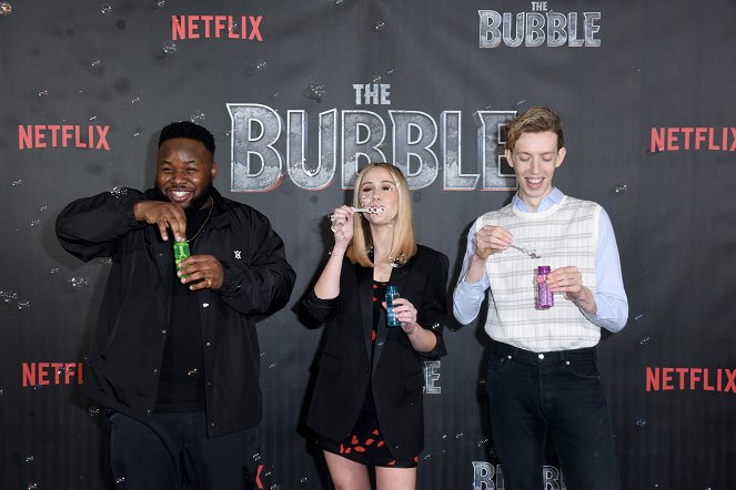 A buborék - Rendezvények - "The Bubble" Photo Call at Four Seasons Hotel Los Angeles at Beverly Hills on March 05, 2022 in Los Angeles, California - Samson Kayo, Maria Bakalova, Harry Trevaldwyn