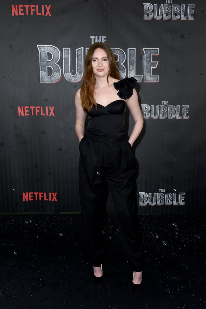 The Bubble - Events - "The Bubble" Photo Call at Four Seasons Hotel Los Angeles at Beverly Hills on March 05, 2022 in Los Angeles, California - Karen Gillan