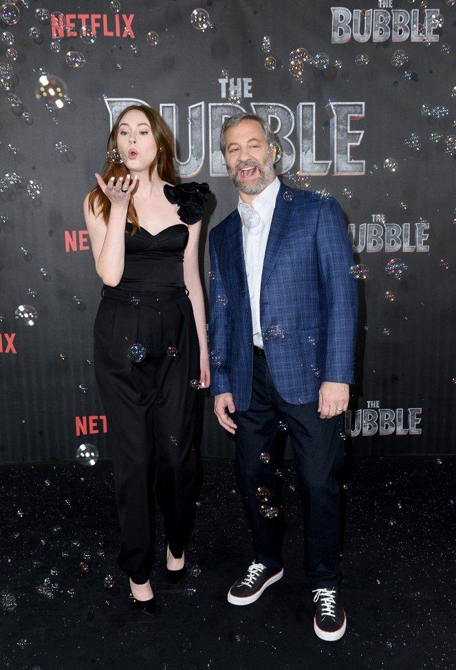 Bańka - Z imprez - "The Bubble" Photo Call at Four Seasons Hotel Los Angeles at Beverly Hills on March 05, 2022 in Los Angeles, California - Karen Gillan, Judd Apatow