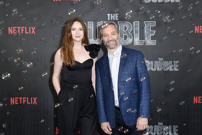 V bublině - Z akcií - "The Bubble" Photo Call at Four Seasons Hotel Los Angeles at Beverly Hills on March 05, 2022 in Los Angeles, California - Karen Gillan, Judd Apatow