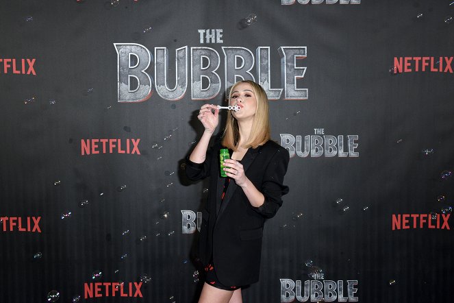 V bublině - Z akcií - "The Bubble" Photo Call at Four Seasons Hotel Los Angeles at Beverly Hills on March 05, 2022 in Los Angeles, California - Maria Bakalova