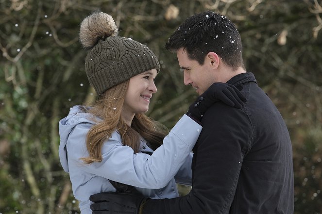 The Flash - Resurrection - Photos - Danielle Panabaker, Robbie Amell