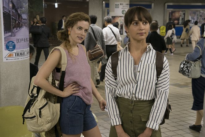 Earthquake Bird - Do filme - Riley Keough, Alicia Vikander