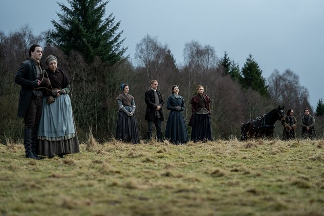 Outlander - The World Turned Upside Down - Photos - Caitlin O'Ryan, Sam Heughan, Caitríona Balfe, Sophie Skelton