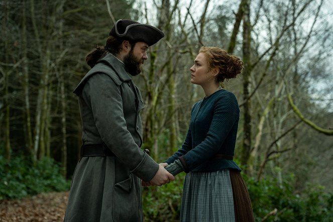 Outlander - Die Highland-Saga - Die Welt steht auf dem Kopf - Filmfotos - Richard Rankin, Sophie Skelton