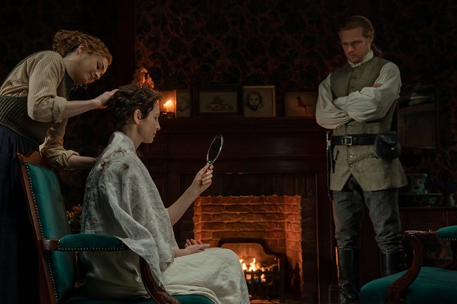 Outlander - The World Turned Upside Down - Photos - Sophie Skelton, Caitríona Balfe, Sam Heughan