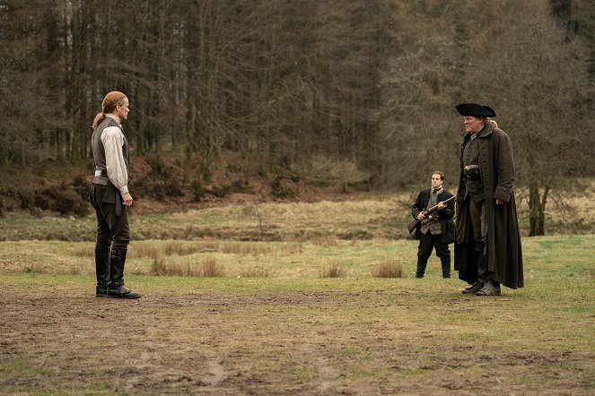 Outlander - Kije i kamienie - Z filmu - Sam Heughan, Chris Larkin