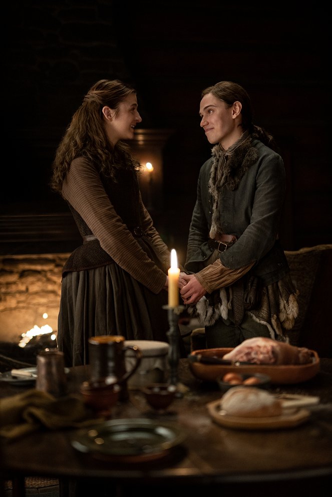 Outlander - Az idegen - Season 6 - Sticks and Stones - Filmfotók - Caitlin O'Ryan, Paul Gorman