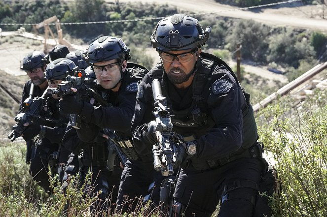 S.W.A.T. - Cry Foul - Van film - Alex Russell, Shemar Moore