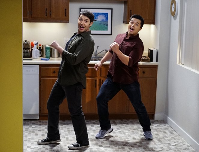 Crazy Ex-Girlfriend - When Will Josh and His Friend Leave Me Alone? - Photos