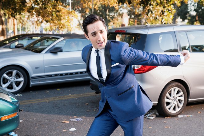 Crazy Ex-Girlfriend - Josh Is the Man of My Dreams, Right? - Photos