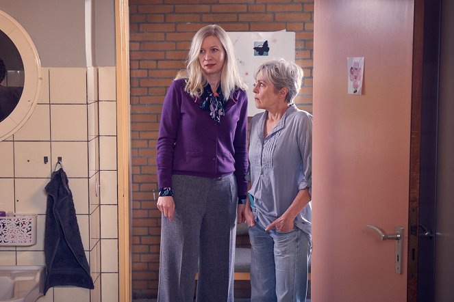 Die Läusemutter - Season 2 - Super-Es - Van film - Antje Widdra, April Hailer