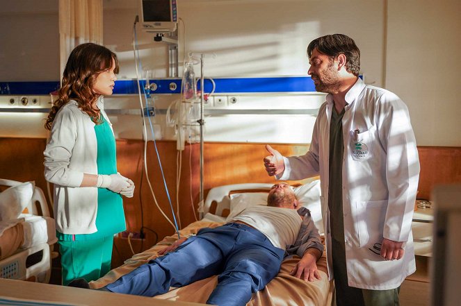 The Town Doctor - Episode 4 - Photos - Hazal Subaşı, Ozan Akbaba