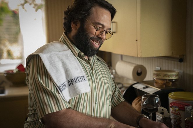 The Offer - A Seat at the Table - Photos - Dan Fogler