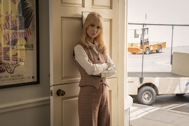 The Offer - A Seat at the Table - Photos - Juno Temple