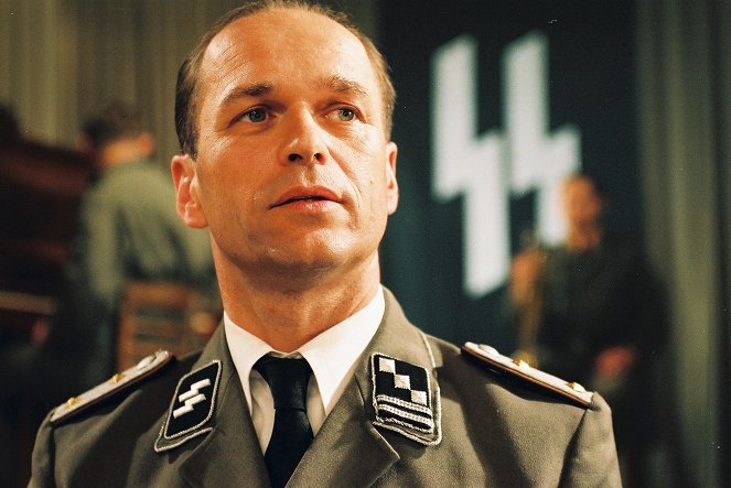 Auschwitz: The Nazis and the 'Final Solution' - Do filme