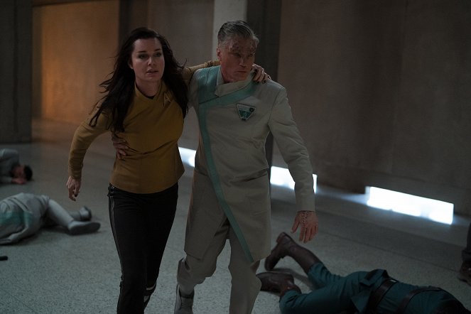 Star Trek: Strange New Worlds - Fremde neue Welten - Filmfotos - Rebecca Romijn, Anson Mount