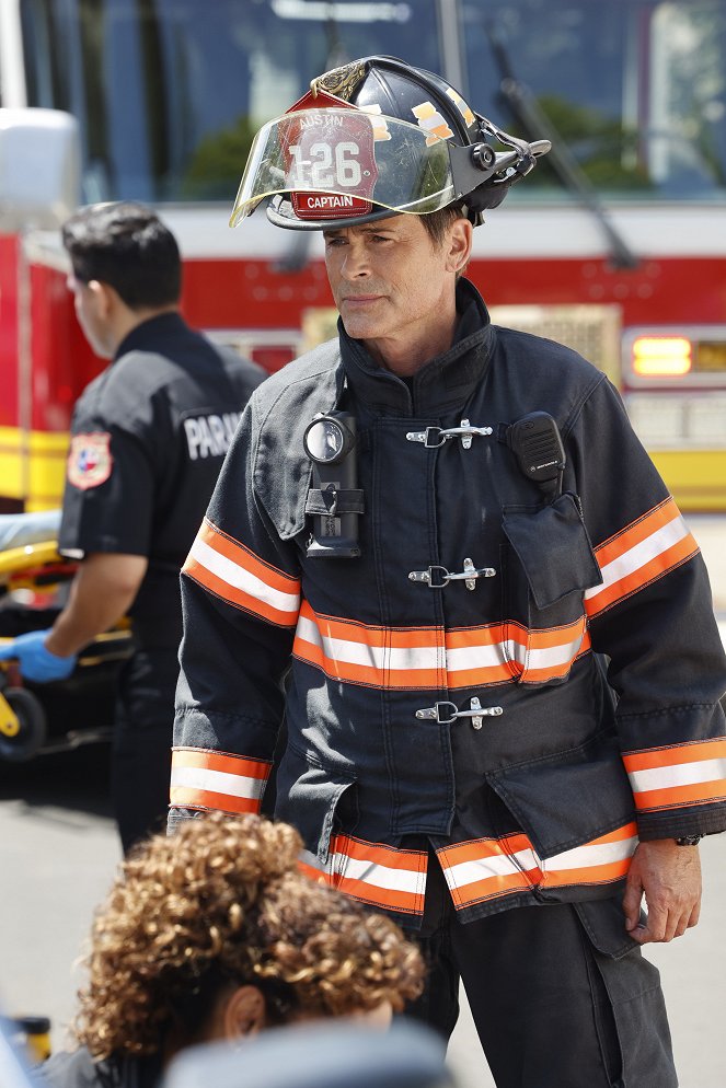 9-1-1: Lone Star - Spring Cleaning - Photos - Rob Lowe