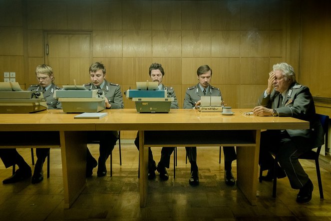 Stasikomödie - Filmfotos - Karl Schaper, Eric Spiering, Christopher Nell, David Kross, Henry Hübchen