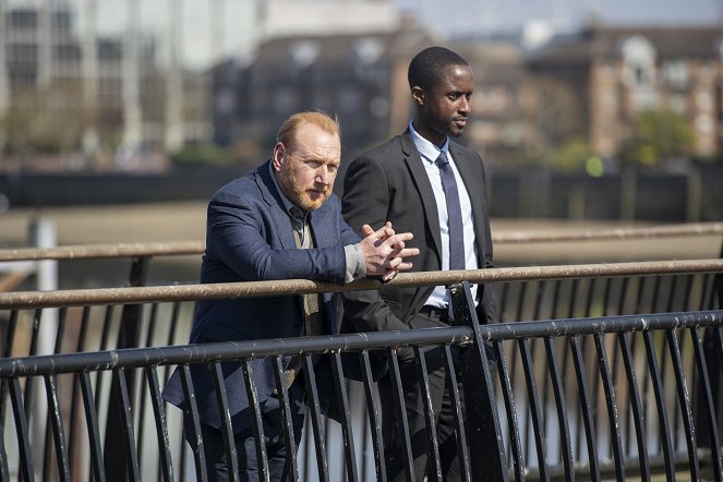 The Chelsea Detective - Mrs Romano - Filmfotók - Adrian Scarborough, Peter Bankolé