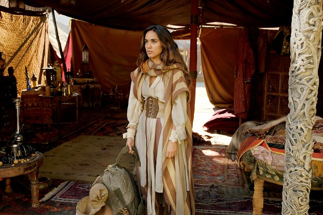 The Magicians - All That Hard, Glossy Armor - Van film - Summer Bishil