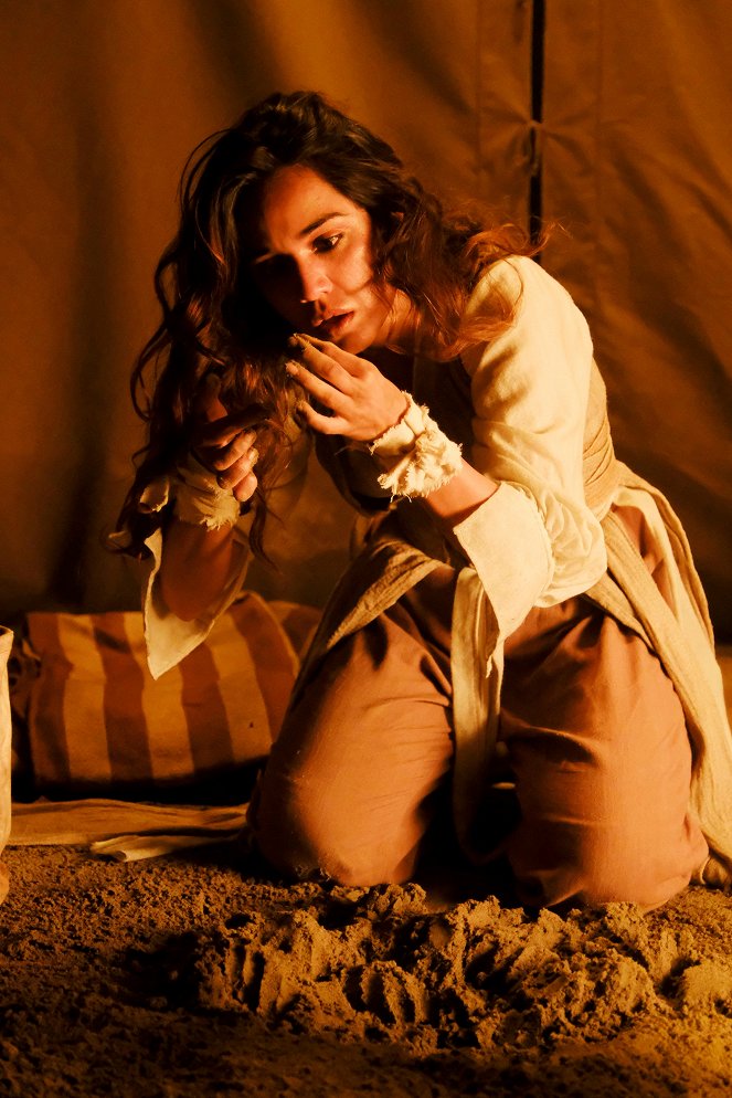 The Magicians - All That Hard, Glossy Armor - Do filme - Summer Bishil