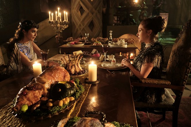 The Magicians - A Timeline and Place - Photos - Summer Bishil, Miranda Frigon