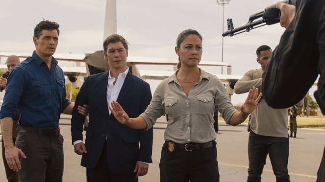 NCIS: Hawaii - Season 1 - Switchback - Filmfotók - Enver Gjokaj, Jason Downs, Vanessa Lachey