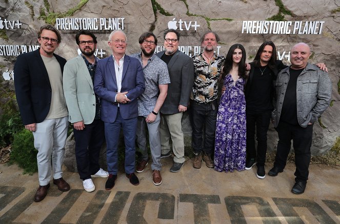 Planète préhistorique - Événements - Apple’s “Prehistoric Planet” premiere screening at AMC Century City IMAX Theatre in Los Angeles, CA on May 15, 2022 - Andrew R. Jones, Adam Valdez, Mike Gunton, Darren Naish, Jon Favreau, Tim Walker, Kara Talve, Anze Rozman