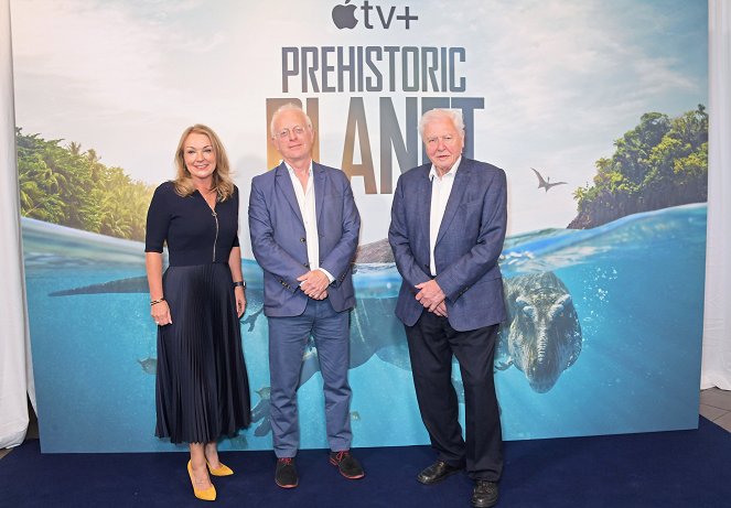 Prehistoryczna planeta - Z imprez - London Premiere of "Prehistoric Planet" at BFI IMAX Waterloo on May 18, 2022 in London, England - Mike Gunton, David Attenborough