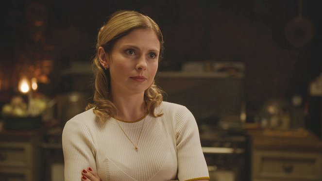 Ghosts - Dinner Party - Photos - Rose McIver