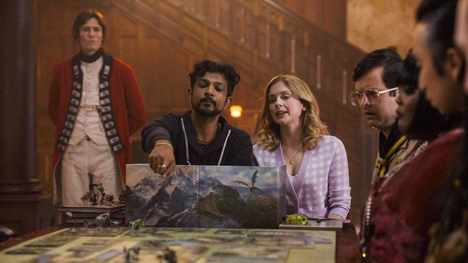 Ghosts - D&D - Do filme - Utkarsh Ambudkar, Rose McIver, Richie Moriarty