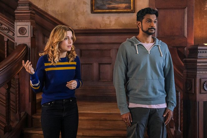 Ghosts - Jay's Sister - Do filme - Rose McIver, Utkarsh Ambudkar