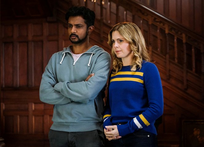 Ghosts - Jay's Sister - Photos - Utkarsh Ambudkar, Rose McIver