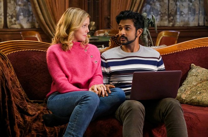 Ghosts - Ghostwriter - Film - Rose McIver, Utkarsh Ambudkar