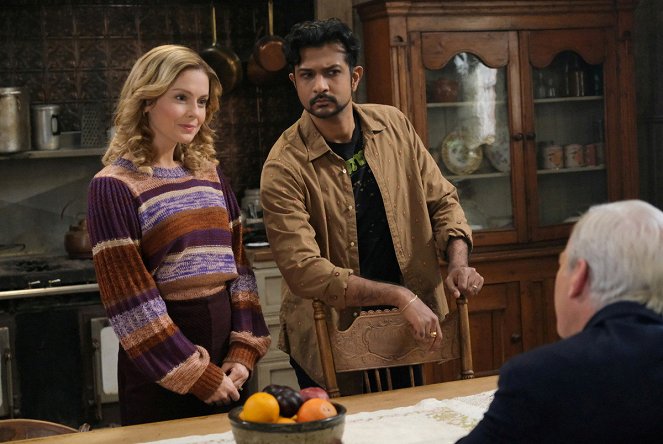 Ghosts - Season 1 - Trevor's Pants - Photos - Rose McIver, Utkarsh Ambudkar